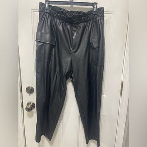 Banana Republic Womens Cropped Vegan Leather Pull On Cargo Pants Size XL Black